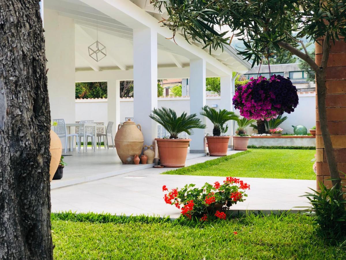 Invilla Bed&Breakfast - Quality Rooms Santa Maria di Castellabate Exterior photo