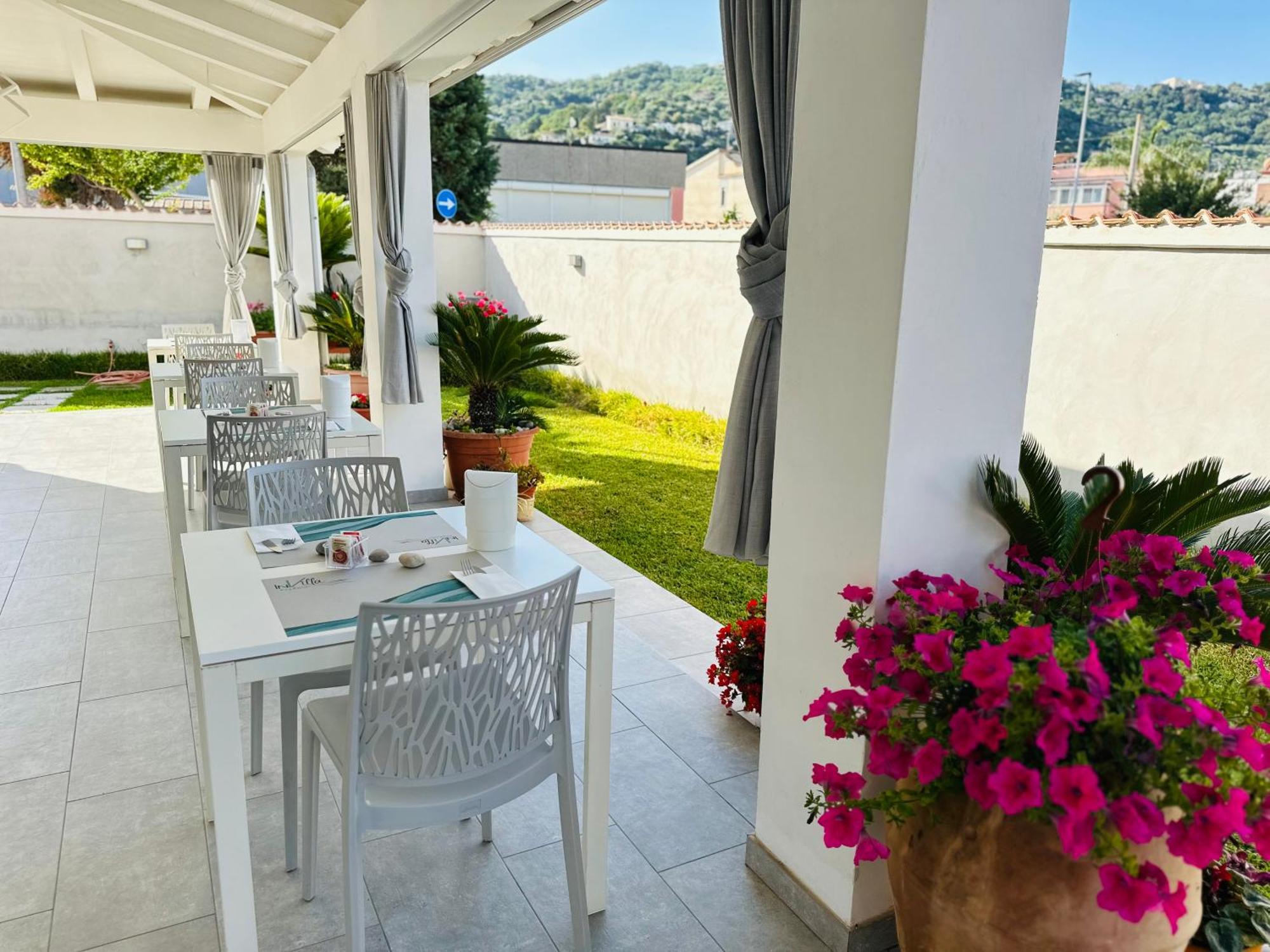 Invilla Bed&Breakfast - Quality Rooms Santa Maria di Castellabate Exterior photo