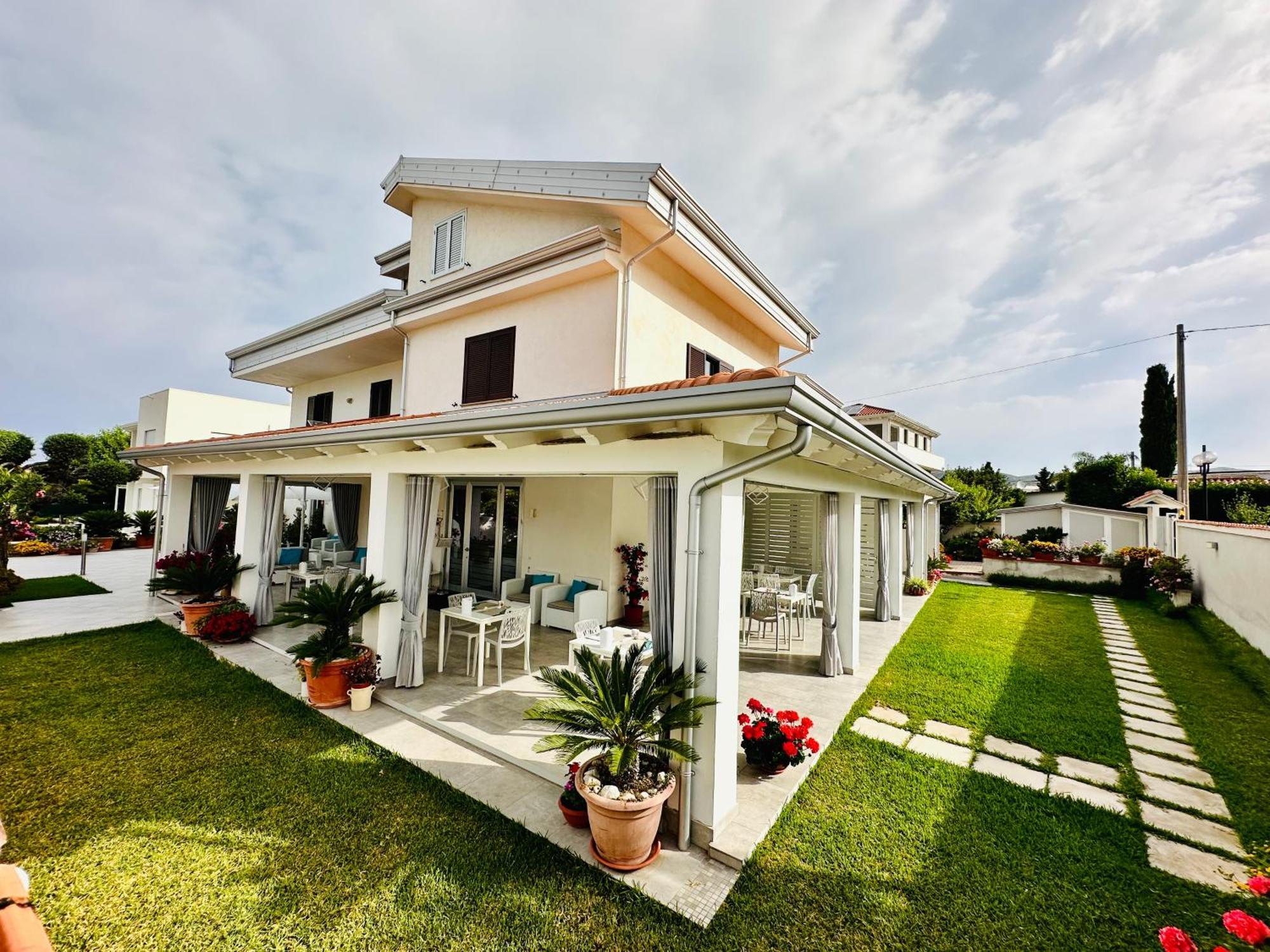 Invilla Bed&Breakfast - Quality Rooms Santa Maria di Castellabate Exterior photo